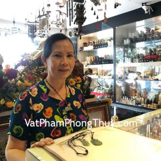 Cô Hai-khách hàng mua Phật bản mệnh Phỉ Thúy xanh Phổ Hiền Bồ Tát S6865-4 và Phật bản mệnh Phỉ Thúy xanh Hư Không Tạng Bồ Tát S6865-2