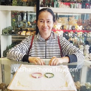 Cô Liên - khách hàng mua Chuỗi thạch anh hồng Madagasca S6744-S4-825, Chuỗi phỉ thúy xanh S6780