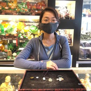 Chị Hà - Khách hàng mua Phật bản mệnh Phỉ Thúy S6865-6,Ve sầu ngọc Phỉ Thúy S6325,Đồng tiền phát tài S6091,Móc khóa S6092	 và Mặt nhẫn mẫu đơn S982.