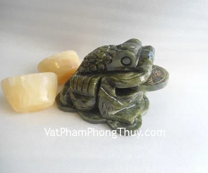 Thiềm thừ xanh mào đỏ trên bụi sen - Hoà hài sanh tài C063A