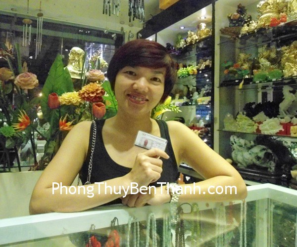 Chị Lan - khách hàng mua mặt như ý Tourmaline S926