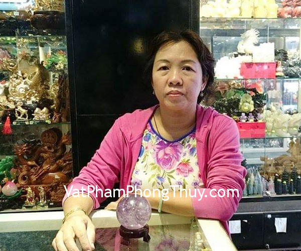 Cô Hoa - Khách hàng mua Quả cầu thạch anh tím QC203